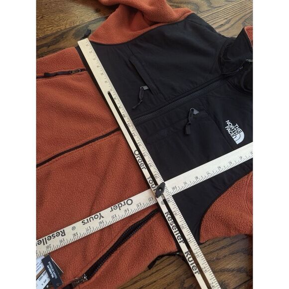 The North Face Men’s Retro Denali Jacket Earthen Copper Size Small NWT - Picture 7 of 8
